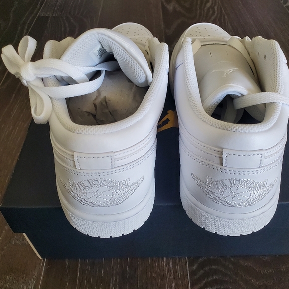 Nike Air Jordan 1 Low White - Picture 4 of 7